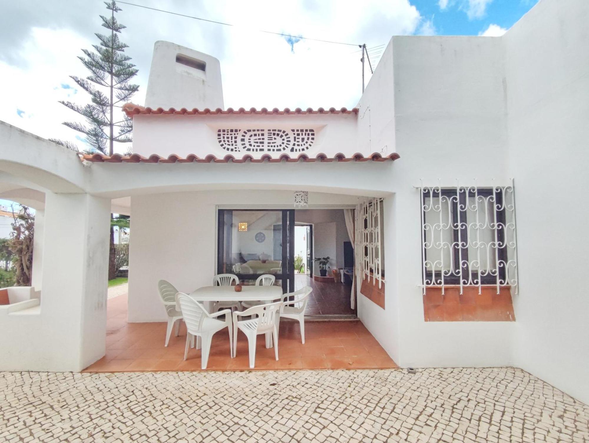 Oura Family House Vakantiehuis